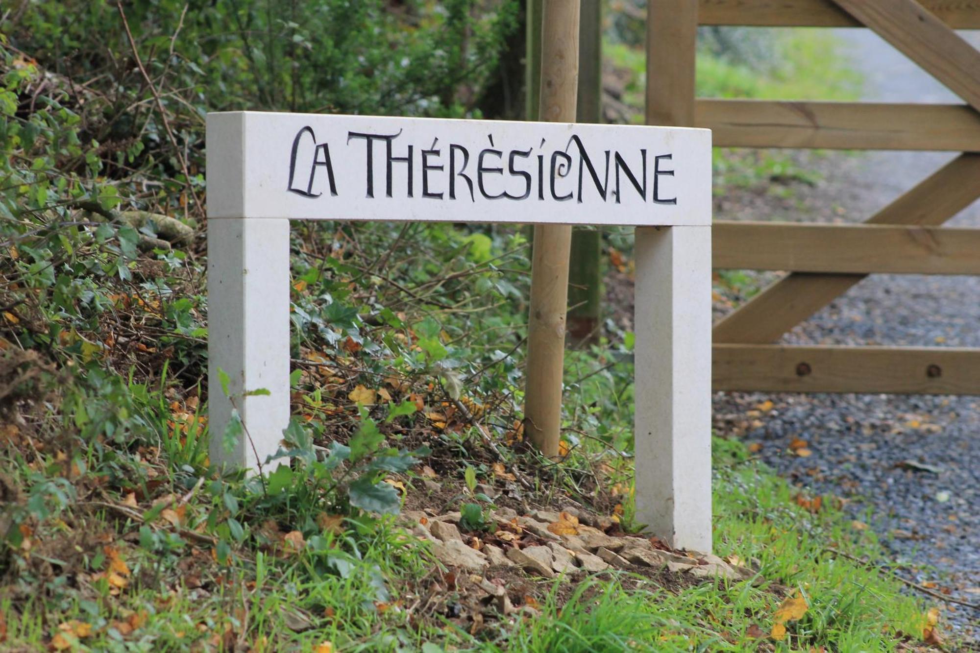 La Theresienne Pleines-Oeuvres Экстерьер фото